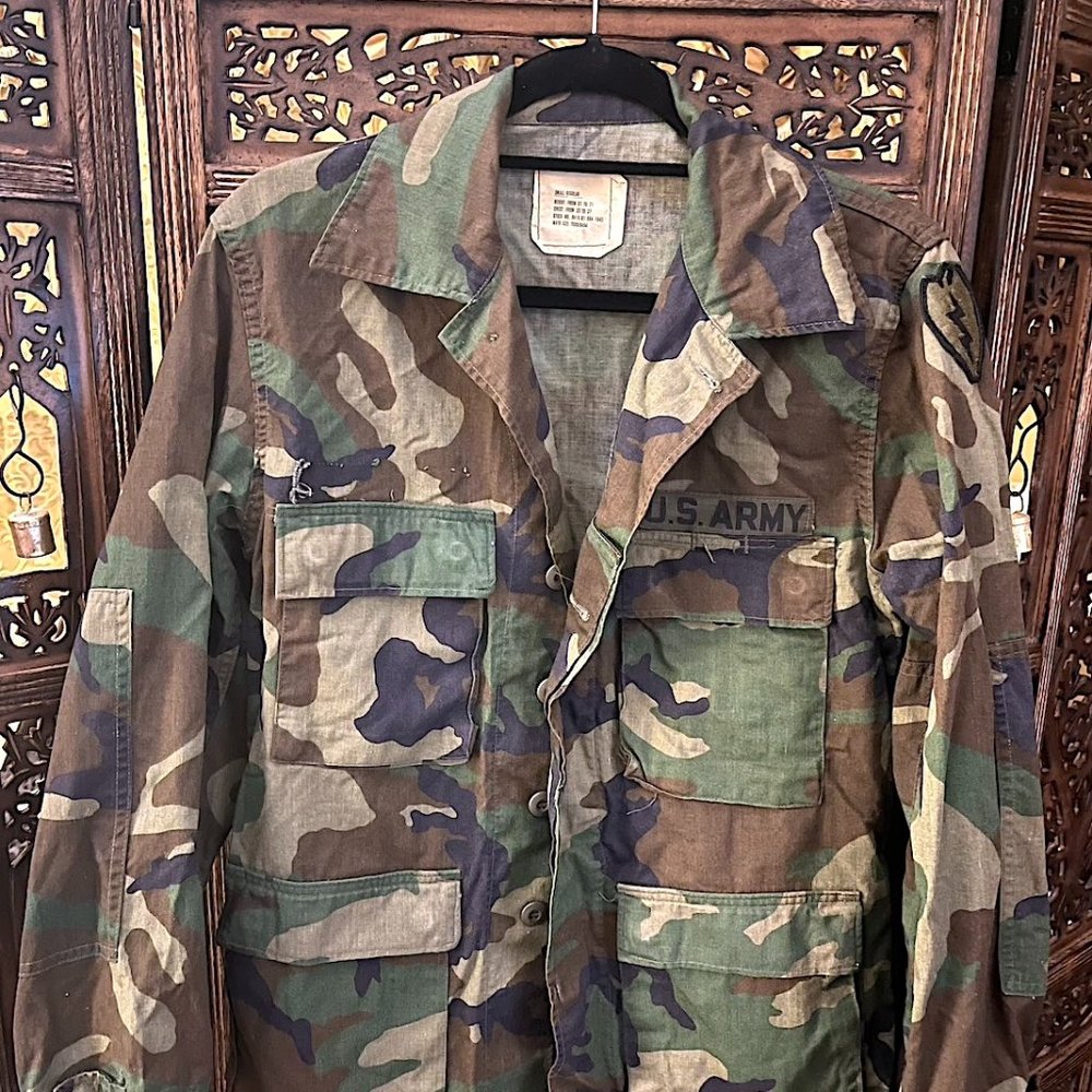 SELMA APPAREL US ARMY GREEN AND BROWN CAMOUFLAGE COMBAT MILITARY JACKET SMALL